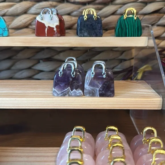 1 pc Purple Amethyst Crystal Carved Bag (random selection) - Picture 2 of 3